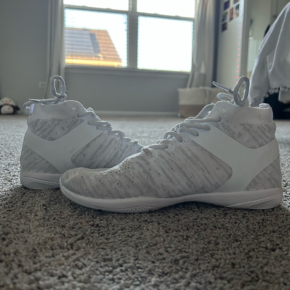 Rebel cheer shoes size 9